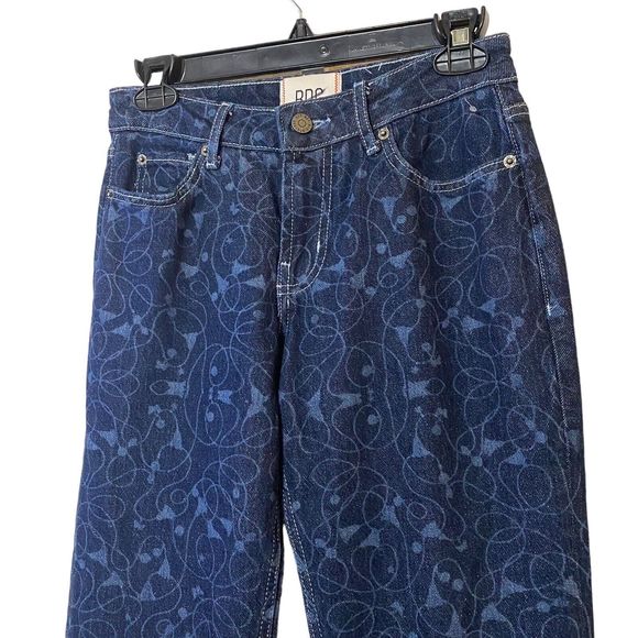 Urban Outfitters BDG Low Rise Flare Jeans Women’s‎ Size 26 Dark Wash Print - Picture 2 of 11